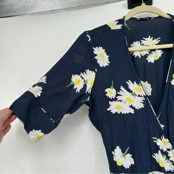 Ganni Silvery Crepe Wrap Dress Size 36 Daisy Floral Print Spring - Picture 2 of 9